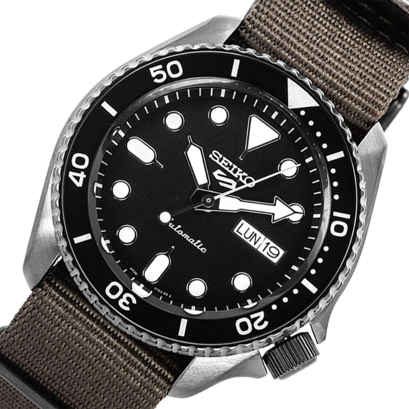 Seiko 5 Sports SKX Black & Green NATO - Tamsiai Žalias