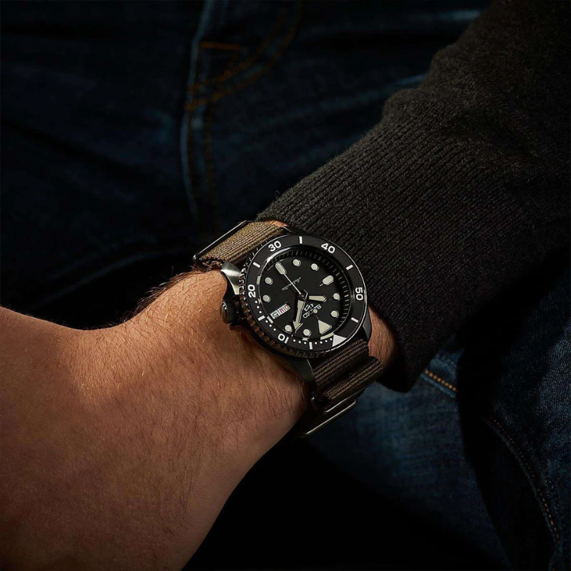 Seiko 5 Sports SKX Black & Green NATO - Tamsiai Žalias