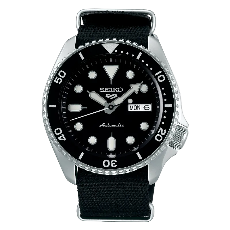 Seiko 5 Sports SKX Black NATO 42.5mm